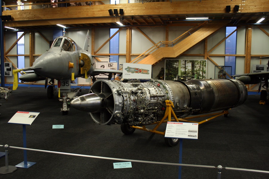 Mirage IIIS and SNECMA Atar 09 C-3 jet engine at the Swiss Air Force Centre (Flieger Flab Museum), Dübendorf